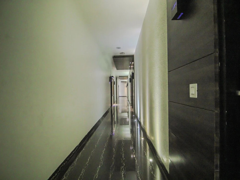 Capital O 28615 Hotel Crossroad