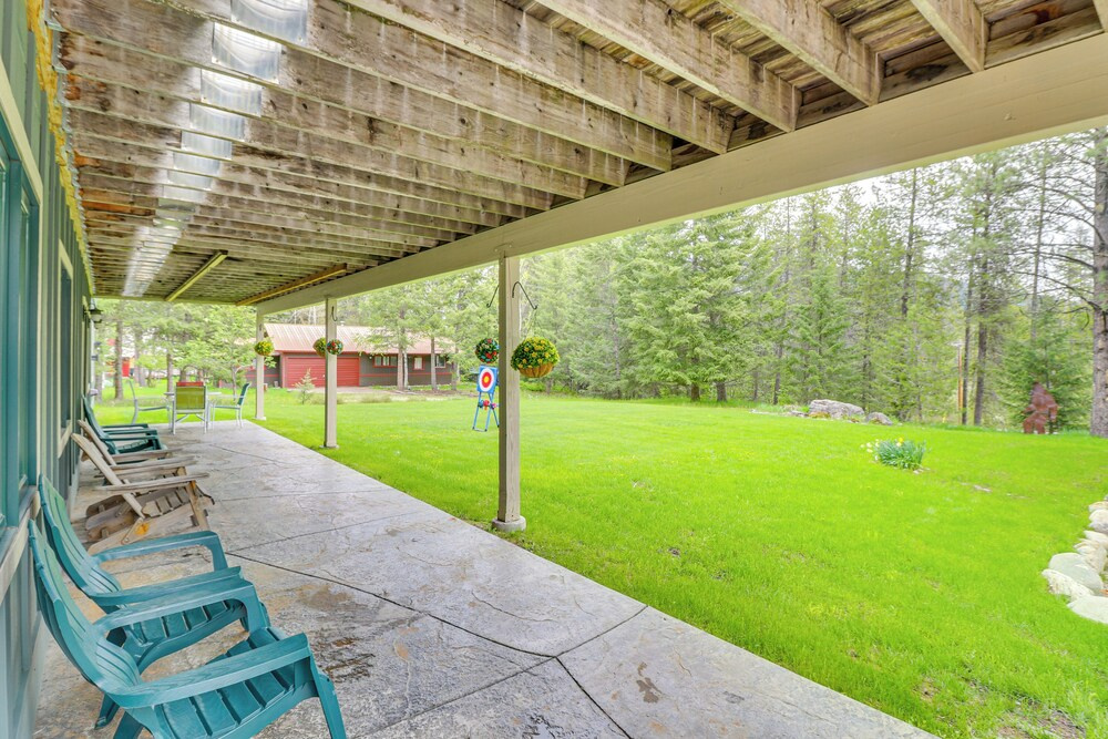 Scenic Forest Lodge Outside Glacier National Park!