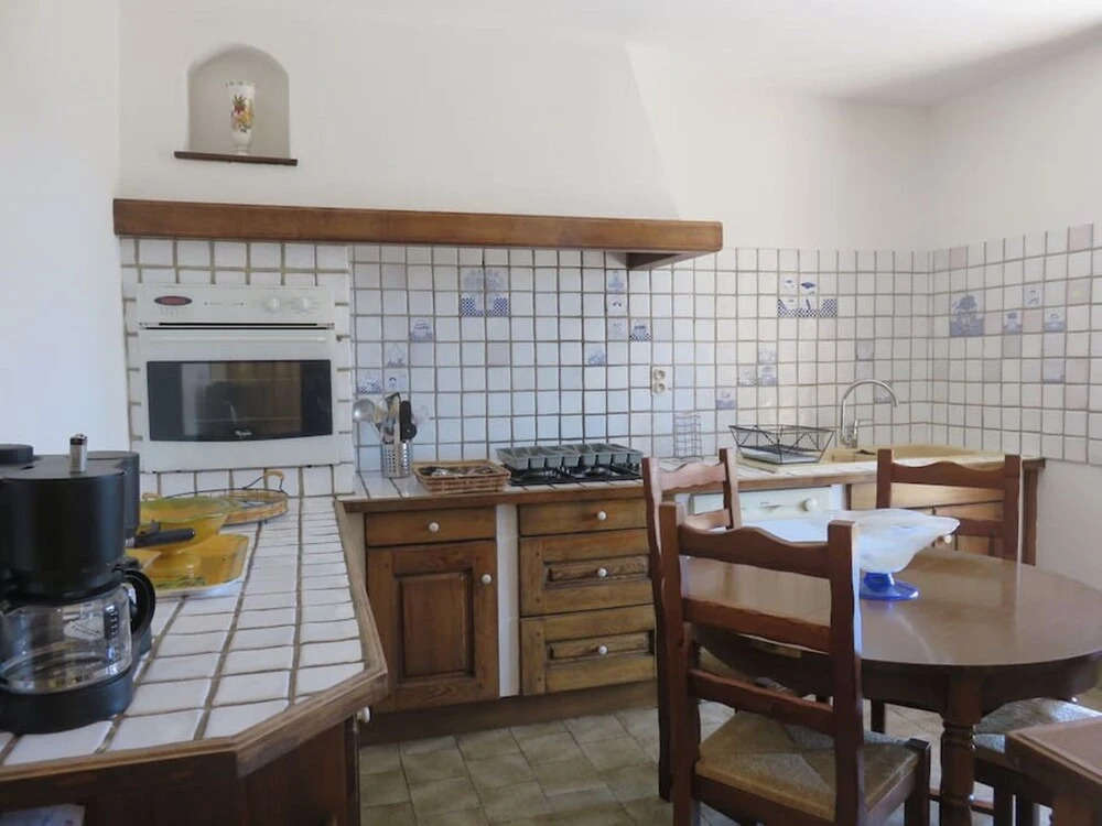 House With 5 Bedrooms in Mérindol, With Wonderful Mountain View, Furni
