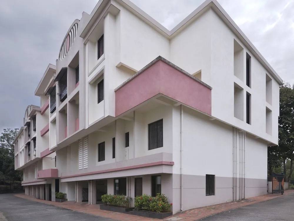 OYO 22479 Home Pool View Studio Near Margao