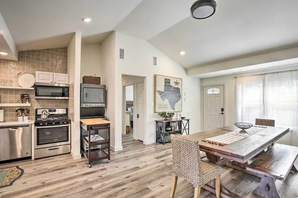 ~ 12 Mi to Dtwn: Dallas Area Suburban Home w/ Yard
