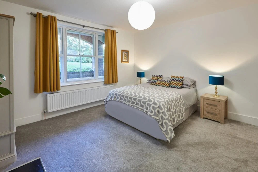 Host Stay Leafy Garden Apartment