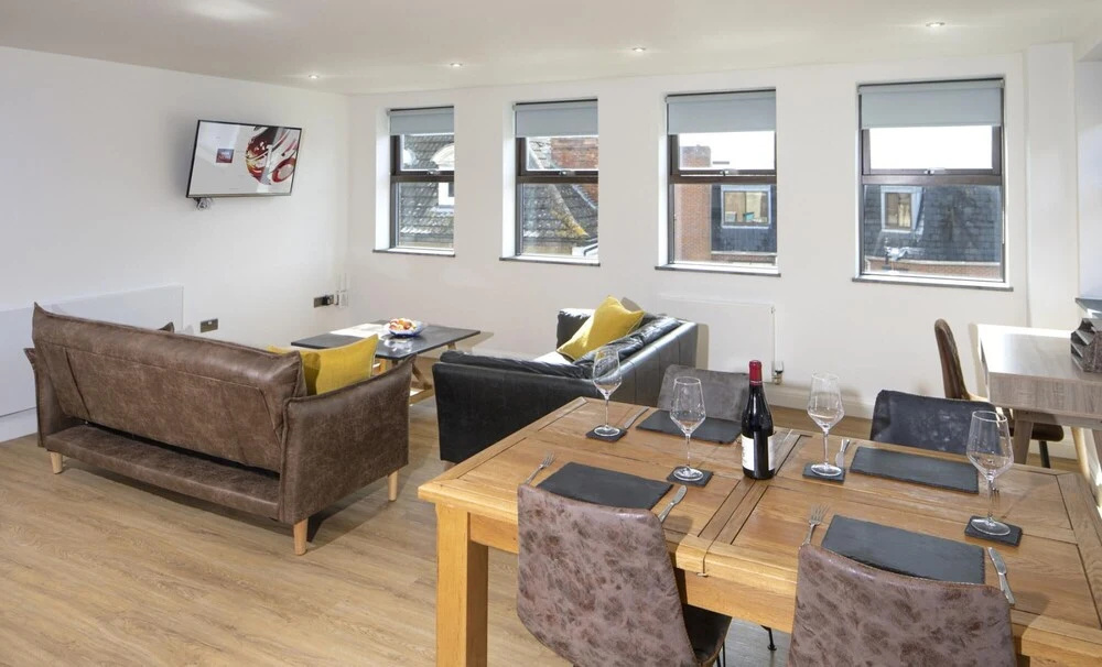 Newly Furnished 2 Bed Apartment in the Heart of Old Town Swindon