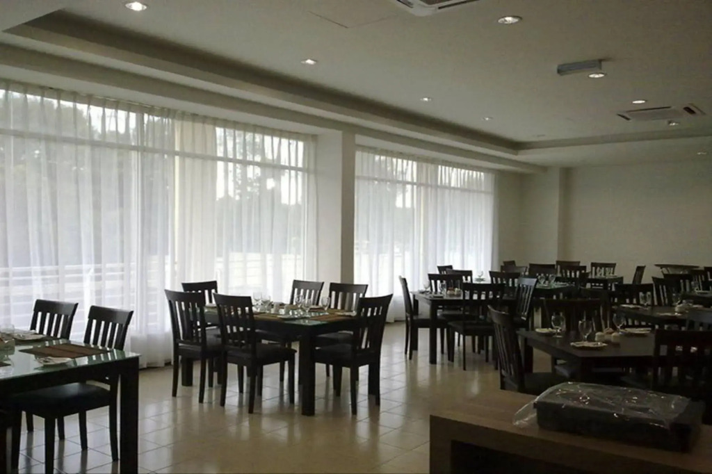 World Youth Hotel