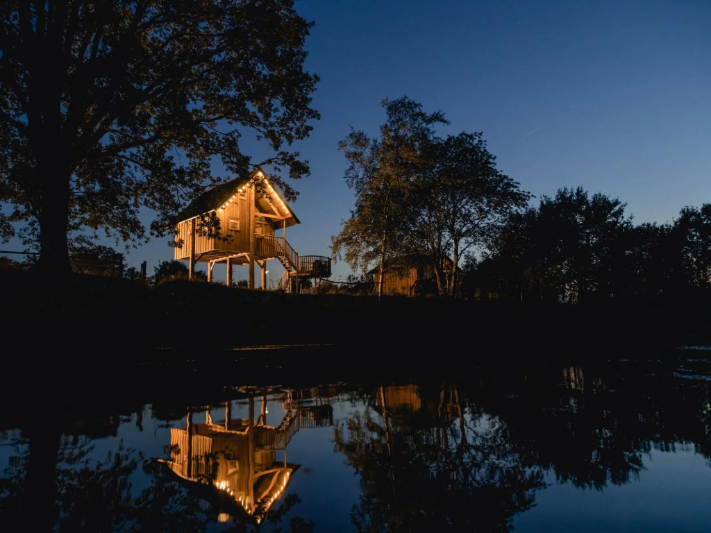 Comfortable chalet with garden, located in a holiday park near nature reserve
