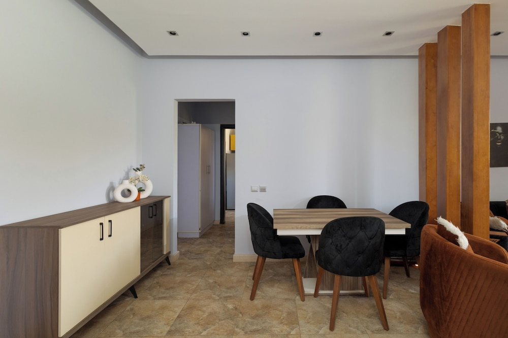 ALSAWAH Warm 2BR - Casa Beverly Hills