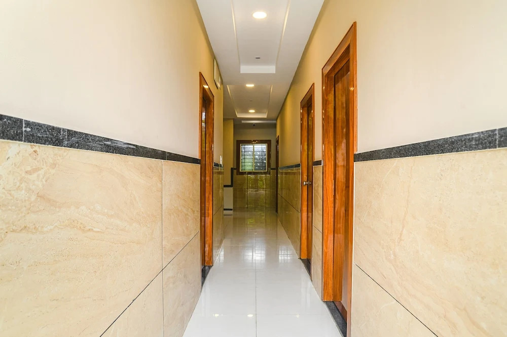 FabHotel Royal Palace