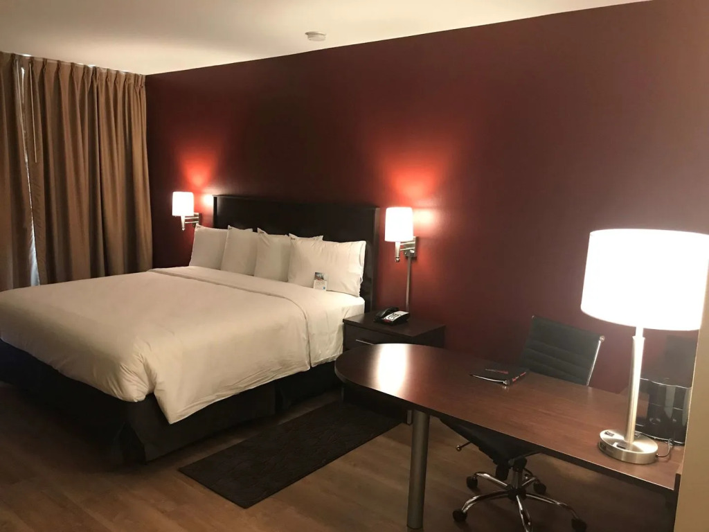 Red Roof Inn PLUS & Suites Houston - IAH Airport SW