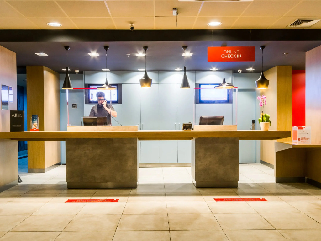 ibis Marilia