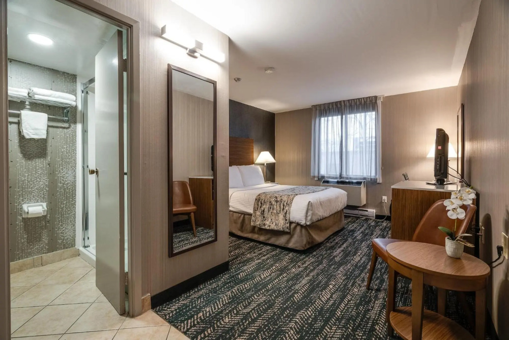 Monte Carlo Inn Toronto West Suites