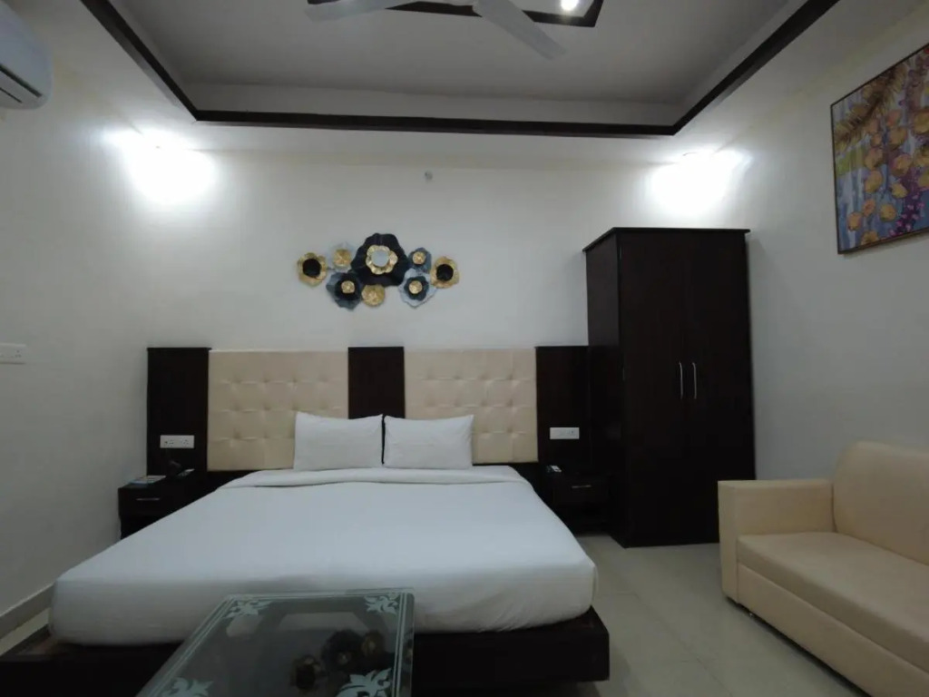 Kamay The Grand Alova