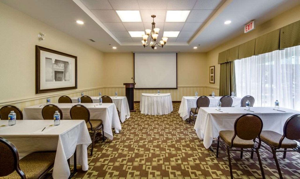 Monte Carlo Inn Barrie - Newly Renovated