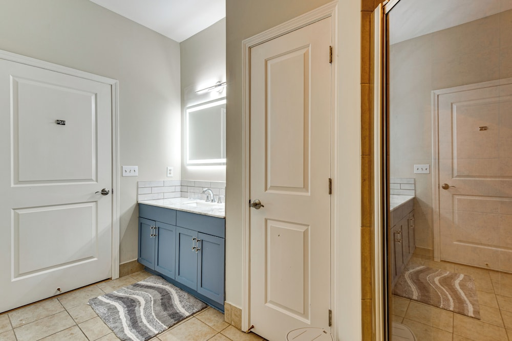 Condo by Marta: 10 Min Walk to World Cup Stadium