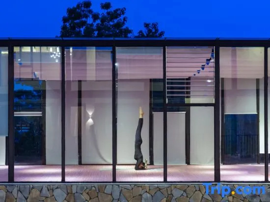 Qieman yoga hotel