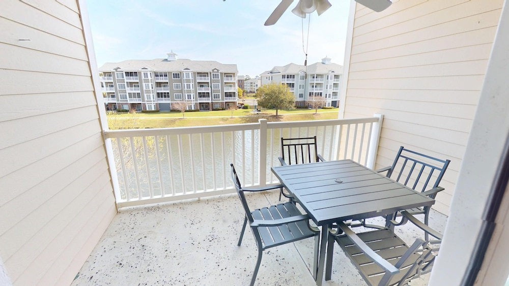Magnolia Pointe Luster Leaf 4879-303