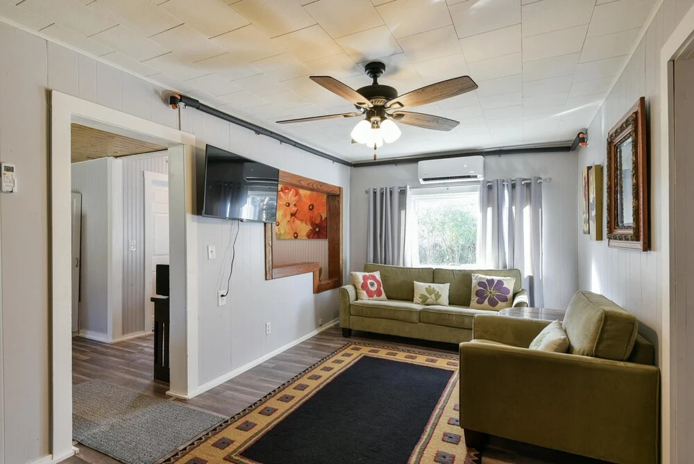 Downtown House in Historic Branson - Awesome Location