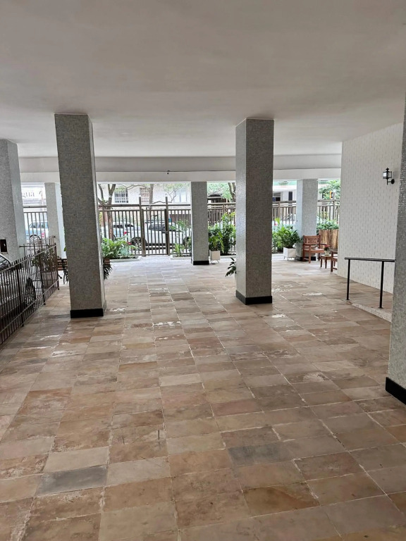 IPANEMA 2 quartos à 3 quadras da praia com garagem