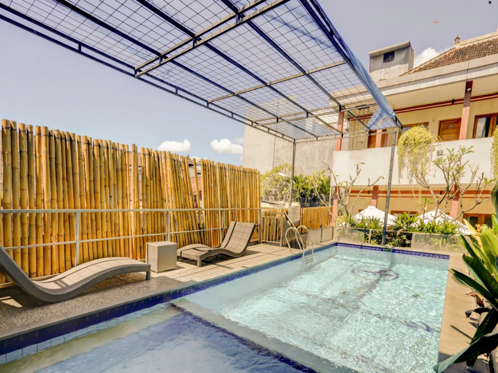 OYO 90376 Rabasta Kuta Residence