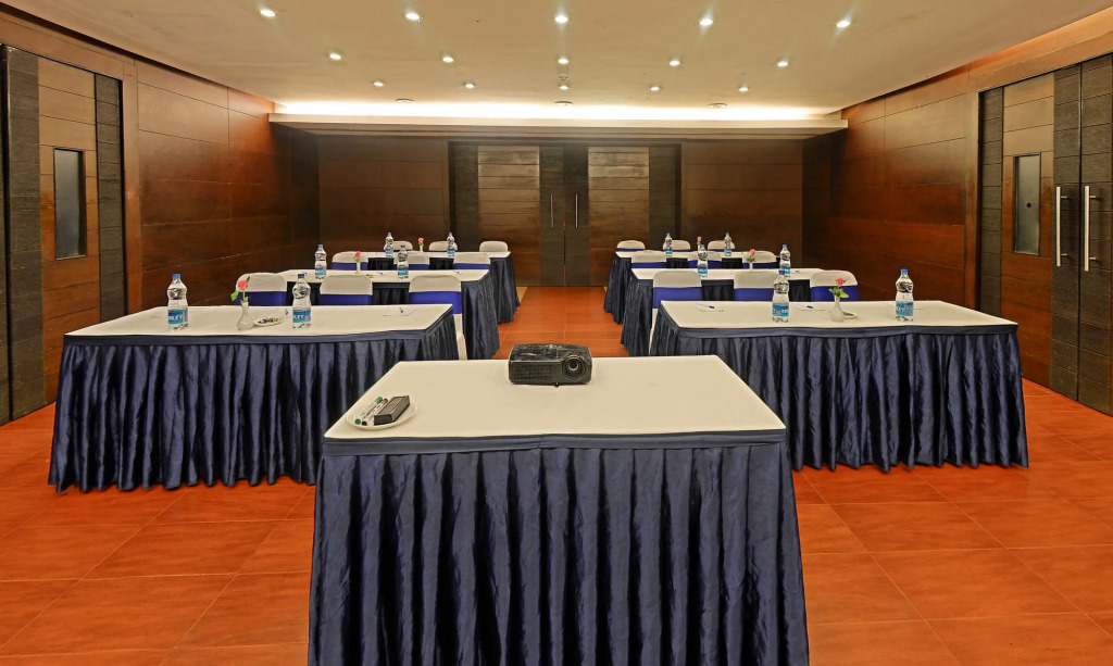FabHotel The Royal Plaza - Koyambedu
