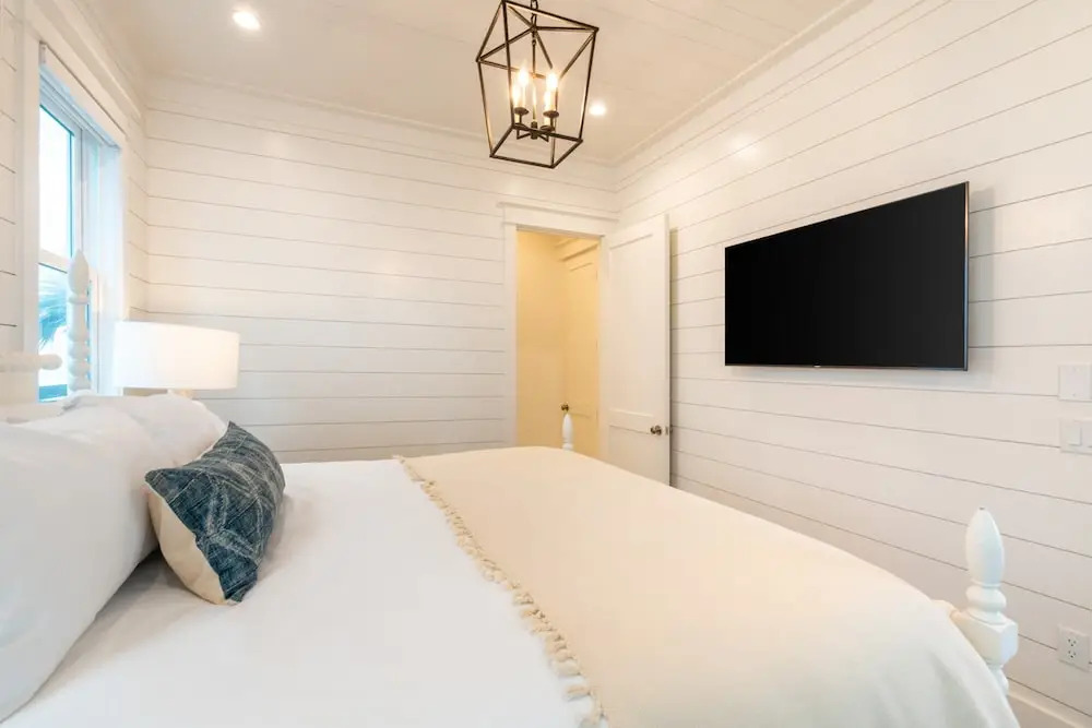Marlin by Avantstay Beachfront Mansion w/ 10 Bdrs & Multiple Living Spaces & Kitchens!