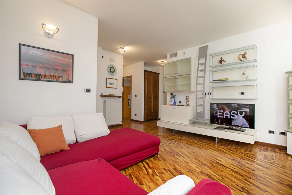 Paulie Apartment