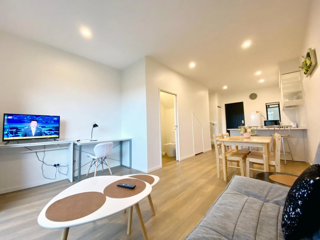 Stunning Townhouse - Walking to Botany Shopping Center