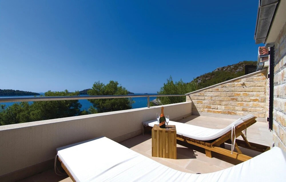 Stunning Home in Prizba With Wifi and 6 Bedrooms