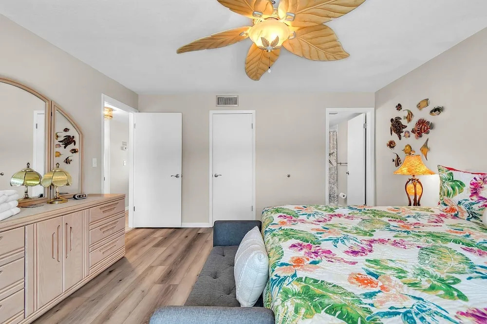 Sea Club #42 - Stellar Escape