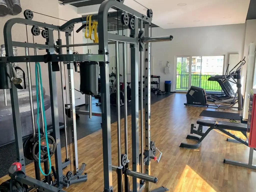 Quiet 1-bedroom apartment, free parking & gym