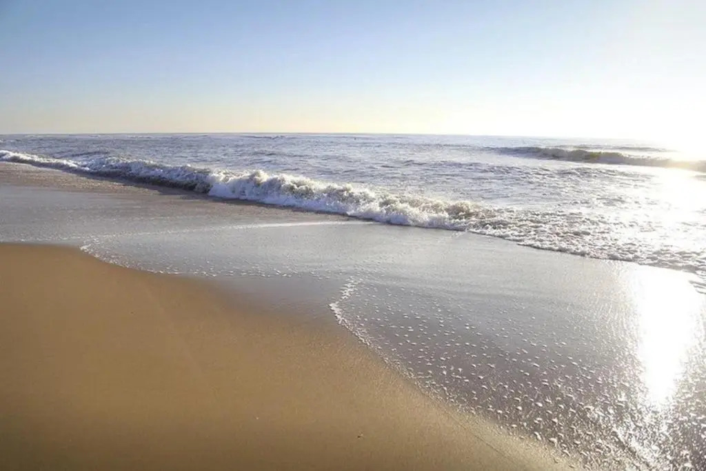 AMAZING BEACH & SUNSETS JUST 75m FROM THE BEACH