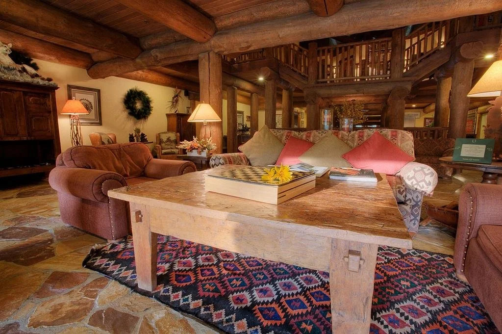 Daniels Summit Lodge