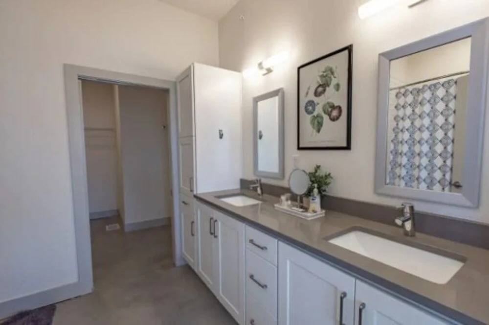 Bright Modern Mins From Downtown Nashville! 2 Bedroom Condo