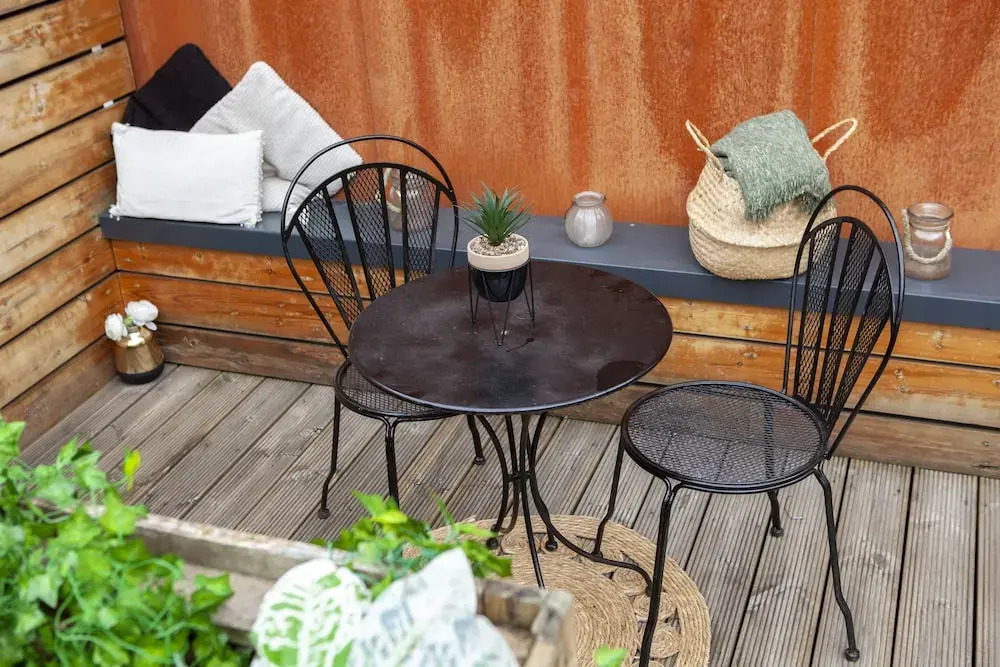 Modern city centre apartment  roof garden