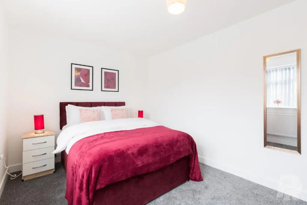The Birmingham Estate Collective by Prime Stays - Contractor & Group Stays - Secure Parking