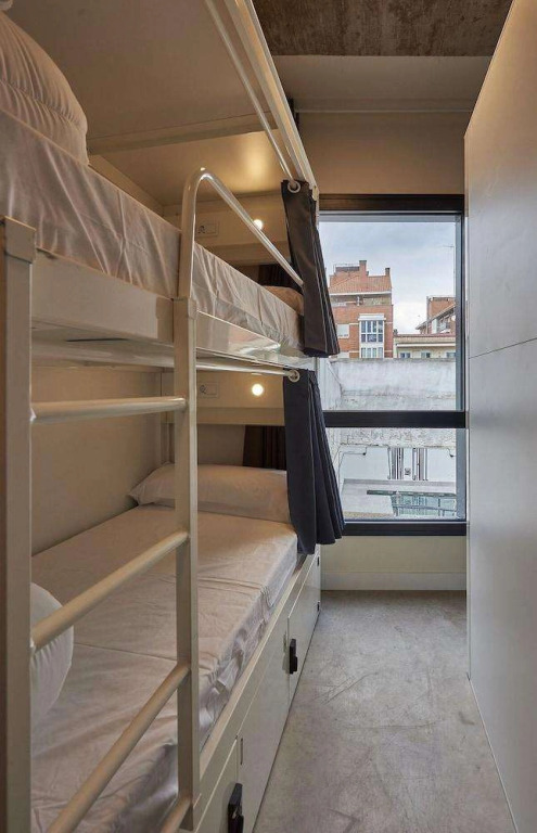 Hostelfly Madrid Airport