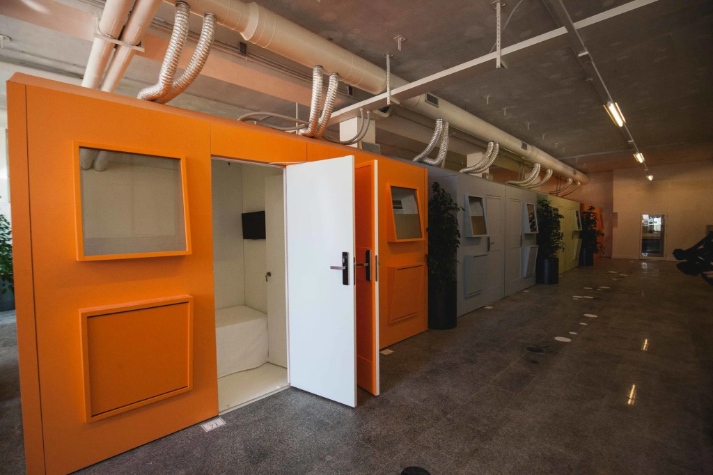 BenBo Capsule Hotel 