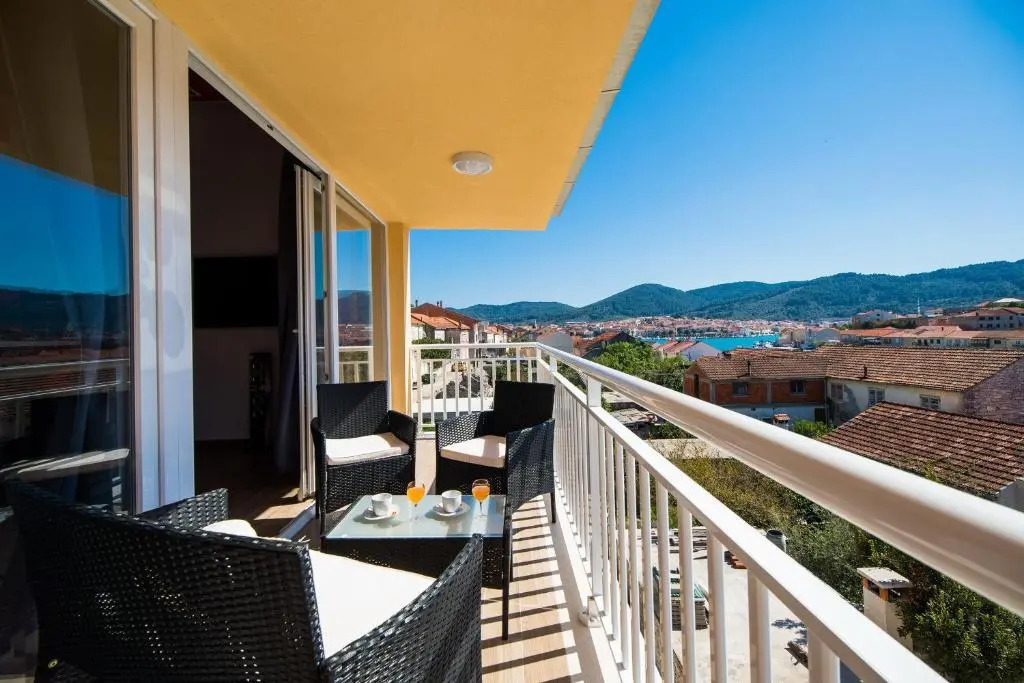 Apartments & Rooms Sunshine Home