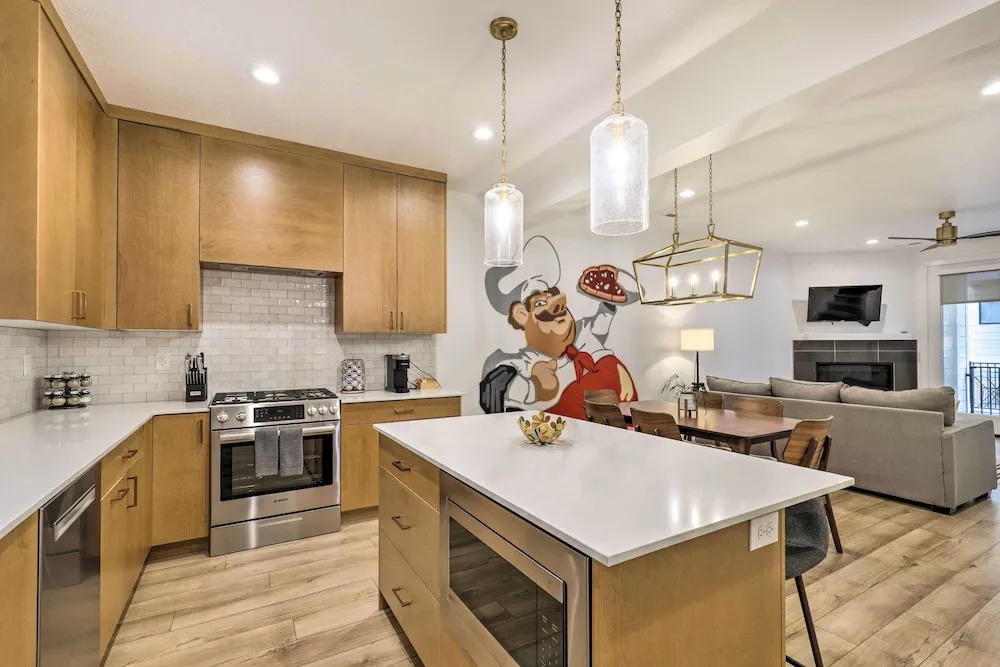 3-story Provo Townhome: 1 Mi to Byu!