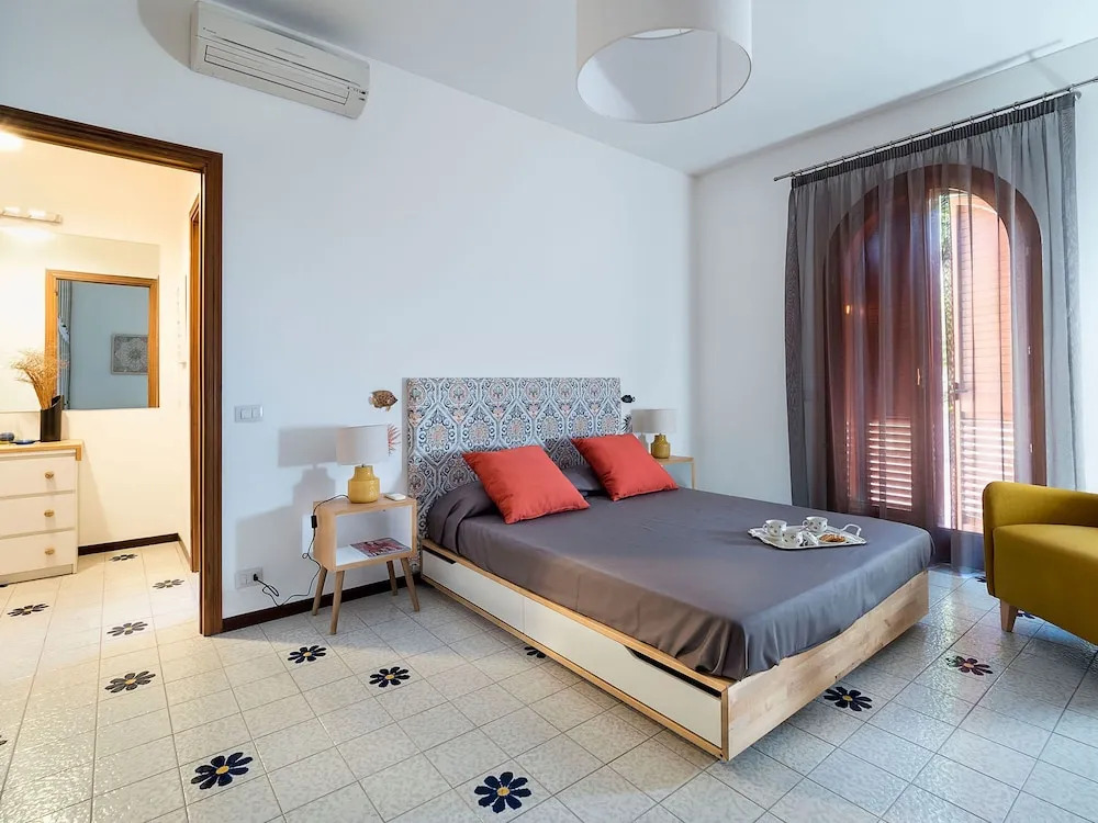 Gorgeous Villa With Whirlpool Bath and Breathless View, Near the Sea