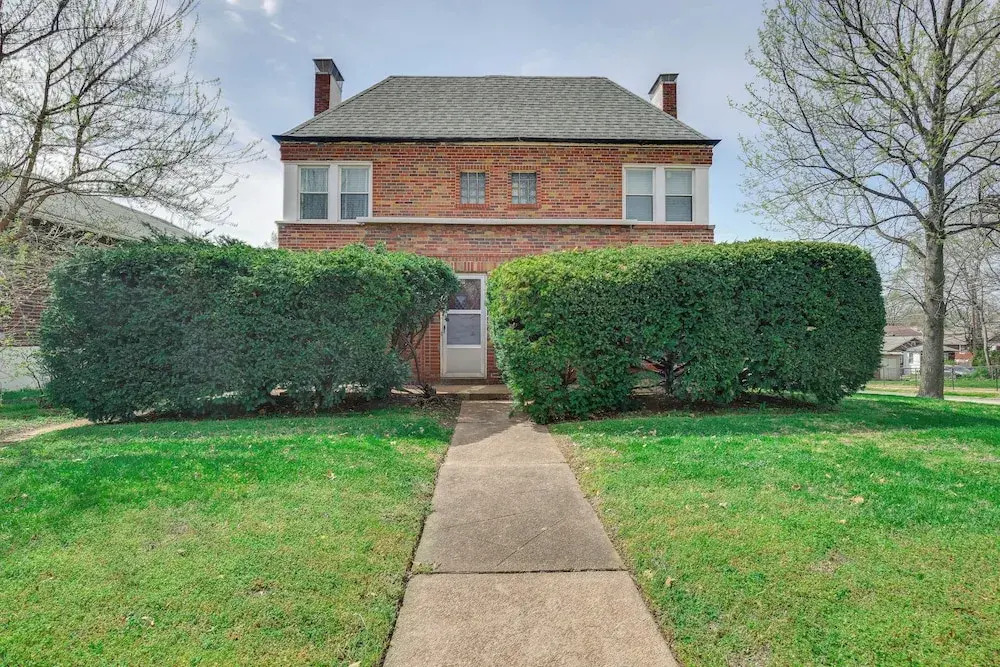 10 Mi to Downtown St Louis: Convenient Apartment!