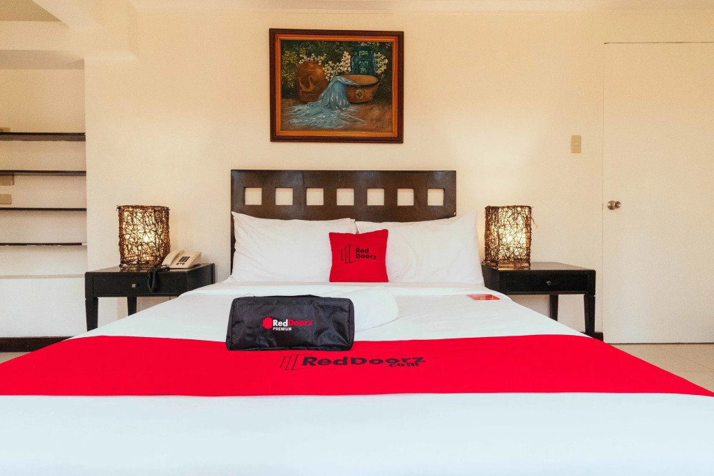 RedDoorz Premium near Greenbelt Makati