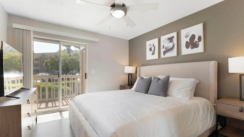 Landing Beautiful 1bd, Yoga Studio