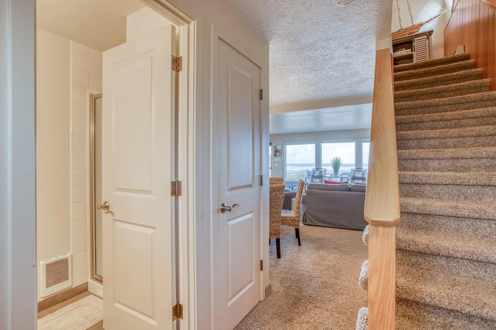 Oceanfront Haven with Panoramic Views - Gorgeous Coastal Retreat