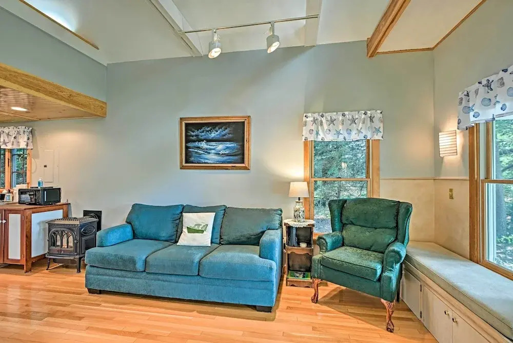 Charming Stonington Studio w/ Ocean Views!