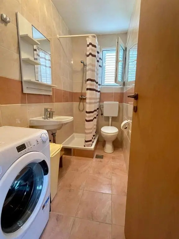 Apartments Leo