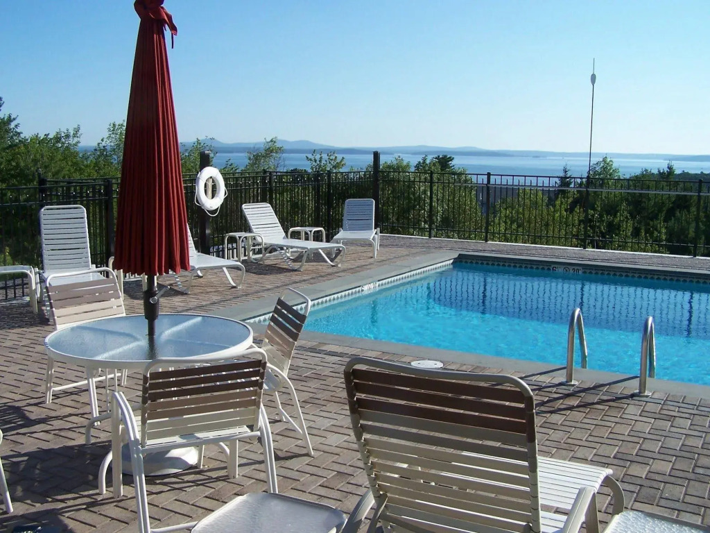 Atlantic Eyrie Lodge