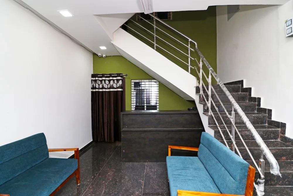 OYO18966 Relax Inn