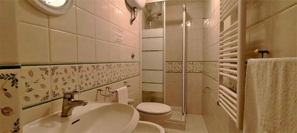 CASA Via Salita Monte, 98 - Cozy Private House with Two Bathrooms-Trekking Lovers - Town View