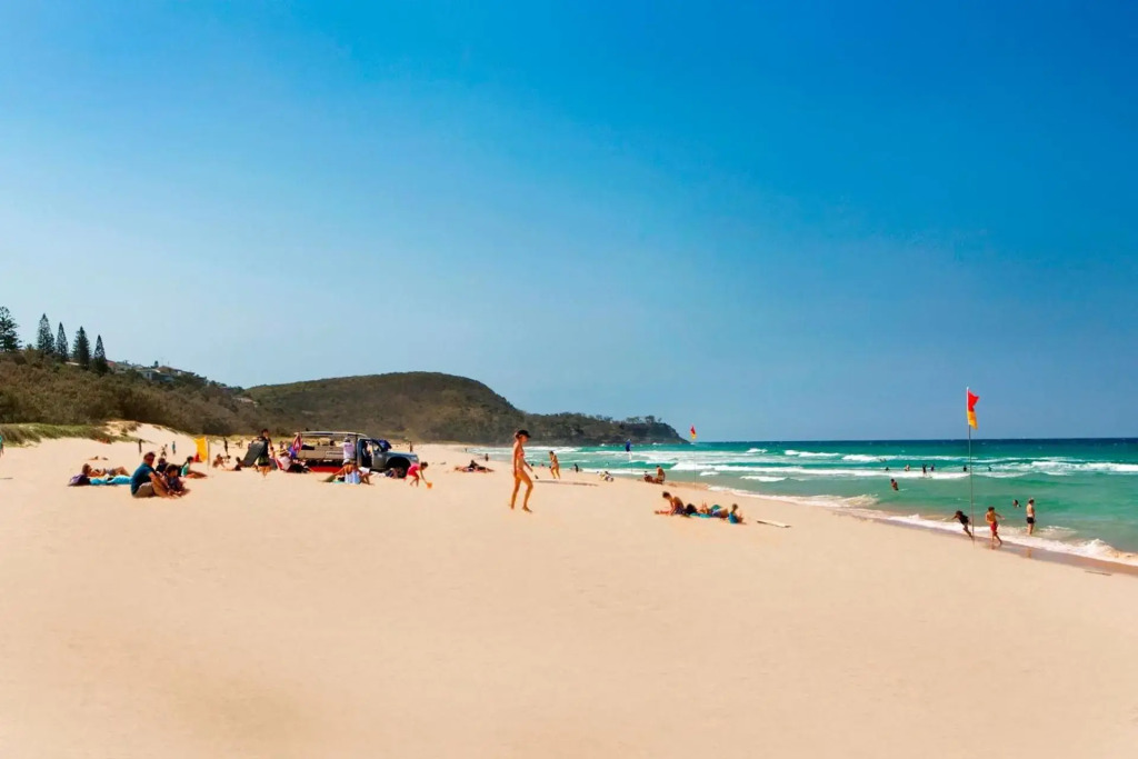 Unit 9 Fantastic Holiday Apartment in Sunshine Beach Stunning Views Opposite Beach Access