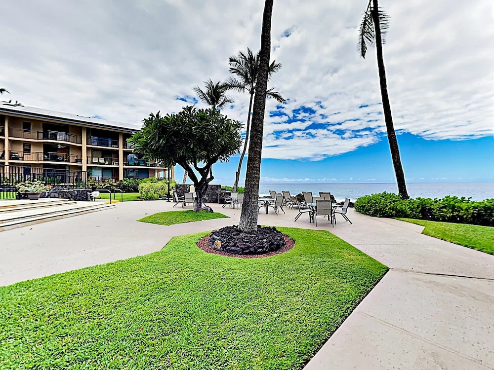 New Listing! Oceanfront W/ Resort Amenities 2 Bedroom Condo